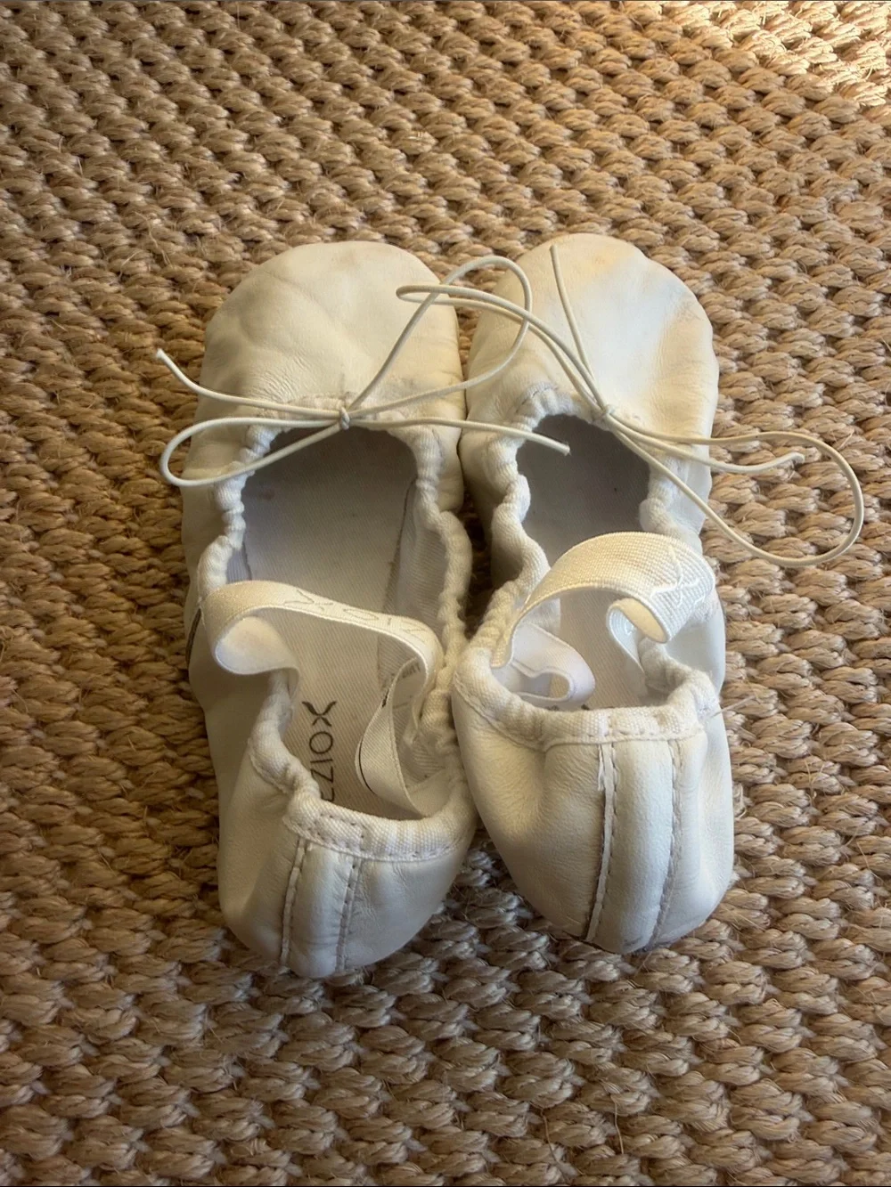 Capezio Kids Cream Leather Ballet Flats with Bow size 13